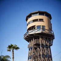 Inilah Sunset Beach Water Tower, bekas menara air yang kini menjadi hunian mewah. (Foto: Dok. Tripadvisor)