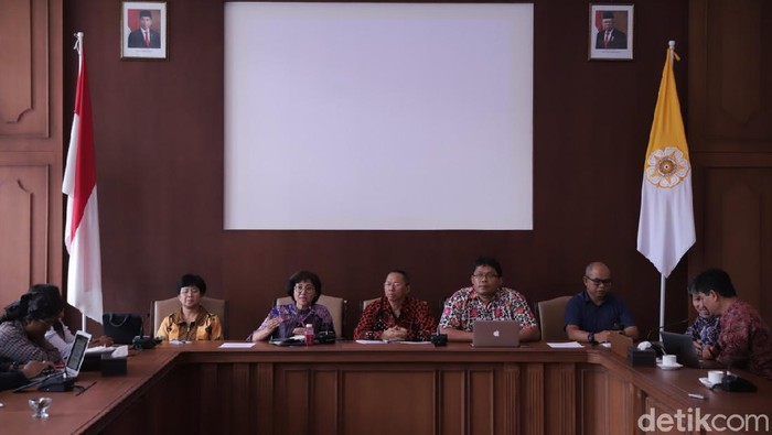 Tim respons COVID-19 UGM saat jumpa pers di UGM, Selasa (3/3/2020)