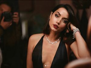 Jadi Sorotan, Bond Girl Ana de Armas Pamer Lekuk Tubuh di The Night Clerk