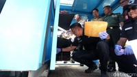 Barang haram tersebut dimusnahkan menggunakan mesin incenerator.