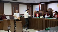 Dalam sidang tersebut hakim fakta dan masalah yang dihadapi perwakilan kelompok korban banjir. Hakim pun meminta korban banjir yang menggugat untuk mendata warga yang juga mengalami banjir agar mewakili kelompok di wilayahnya.