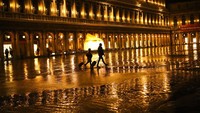 Selain Iran, Italia turut menjadi negara yang terdampak cukup besar terkait penyebaran virus corona. Diketahui ada 1.694 kasus yang ditemukan di negara tersebut dan otoritas setempat juga sempat mengunci 10 kota yang berada di Italia guna mencegah penyebaran virus corona. AP Photo/Francisco Seco.
