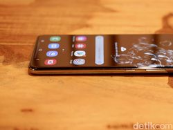 Bongkar Kotak Ponsel Samsung Harga Rp 18 Juta