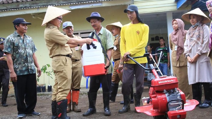 Bupati Anas