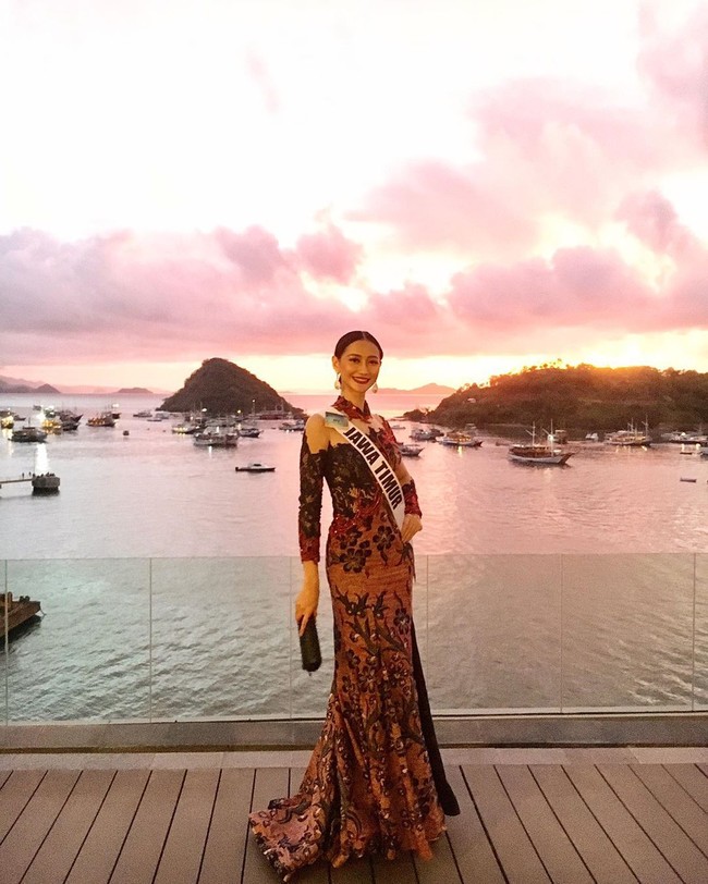 Raden Roro (Rr) Ayu Maulida Putri itulah nama lengkap Puteri Indonesia 2020 Jawa Timur. Ayu Maulida difavoritkan menang Puteri Indonesia 2020 karena deretan prestasinya di dunia modelling. Foto: Instagram @ ayumaulida97