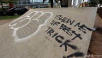 Skatepark yang dibangun untuk menjadi lokasi berlatih para pencinta papan seluncur itu justru jadi sasaran aksi vandalisme.