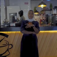 Penyanyi wanita Asayel Slay jadi kontroversi atas lagunya yang berjudul Bint Mecca atau Girl from Mecca. Video musil lagu itu diklaim menyinggung kota suci Mekah, yang diyakini sebagai tempat kelahiran Nabi Muhammad. Foto: screenshot youtube