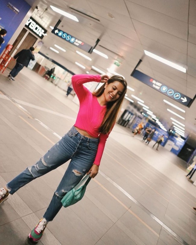 Tak banyak yang tahu jika ternyata Marsha Aruan juga memiliki darah keturunan Batak. Wanita kelahiran 24 Oktober 1996 itu memang memiliki paras cantik yang imut. Pesonanya tak jarang bikin orang yang melihatnya pun jadi terpikat. Foto: Instagram @aruanmarsha