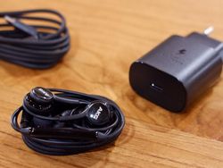 Bongkar Kotak Ponsel Samsung Harga Rp 18 Juta