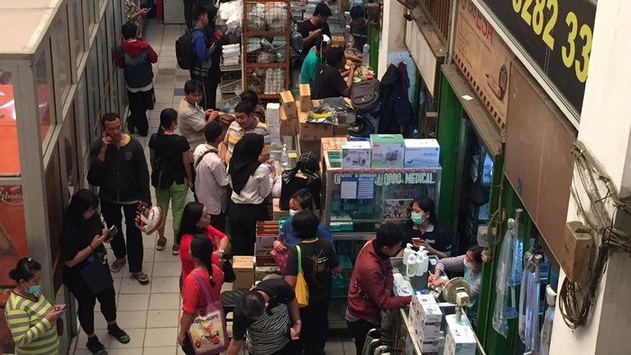 Pasar Pramuka diserbu pemburu masker