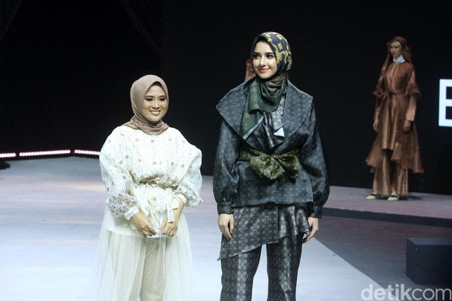 Etu by Restu Anggraini menampilkan koleksi terbaru di Muslim Fashion Festival 2020, Jakarta Convention Center, Jakarta. Sabtu [22/2/2020]. Foto: Mohammad Abduh/Wolipop