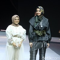 Etu by Restu Anggraini menampilkan koleksi terbaru di Muslim Fashion Festival 2020, Jakarta Convention Center, Jakarta. Sabtu [22/2/2020]. Foto: Mohammad Abduh/Wolipop