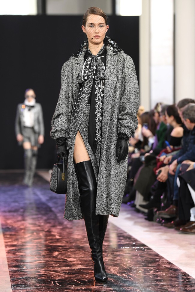 Elie Saab menampilkan koleksi busana musim gugur di Paris Fashion Week 2020, Paris, Prancis, Sabtu [29/2/2020]. Photo by Pascal Le Segretain/Getty Images.