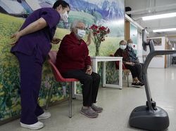 Robot Ini Bantu Lindungi Lansia di Hong Kong dari Corona