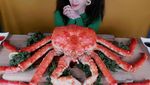 Momen Seru Ssoyoung, Wanita Cantik yang Hobi Mukbang Makanan Ekstrem