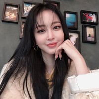 Han Ye Seul adalah salah satu artis yang punya akun YouTube. Dalam video terbarunya, Ye Seul pergi kencan ke salah satu restoran. Tapi sayangnya pemain serial Birth of Beauty tersebut tidak punya pacar untuk digandeng ke sana. Foto: Instagram @han_ye_seul_