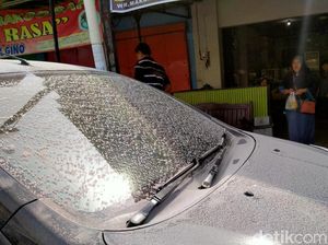 5 Kecamatan di Klaten Diguyur Hujan Abu Erupsi Gunung Merapi