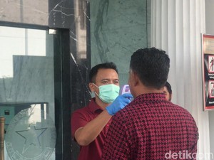 Cegah Corona, Suhu Tubuh di Atas 37,5 Derajat Celsius Dilarang Masuk Istana