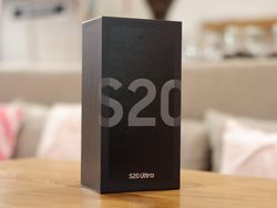 Bongkar Kotak Ponsel Samsung Harga Rp 18 Juta