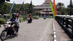 Hujan Abu Tipis Akibat Erupsi Merapi Guyur UNS