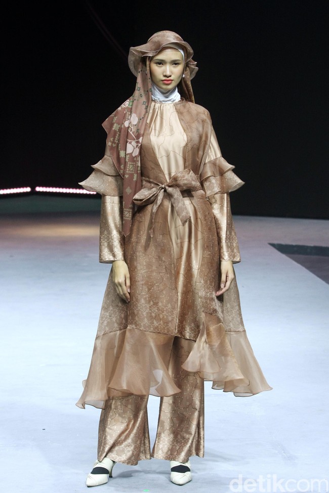 Etu by Restu Anggraini menampilkan koleksi terbaru di Muslim Fashion Festival 2020, Jakarta Convention Center, Jakarta. Sabtu [22/2/2020]. Foto: Mohammad Abduh/Wolipop