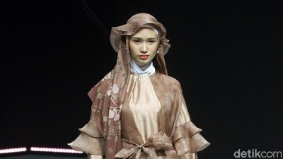 12 Koleksi Busana Muslim ETU by Restu Anggraini di MUFFEST 2020