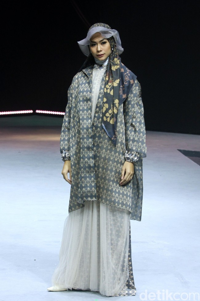Etu by Restu Anggraini menampilkan koleksi terbaru di Muslim Fashion Festival 2020, Jakarta Convention Center, Jakarta. Sabtu [22/2/2020]. Foto: Mohammad Abduh/Wolipop