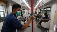 Pembersihan ini dilakukan sesering mungkin untuk mengantisipasi penyebaran virus corona.