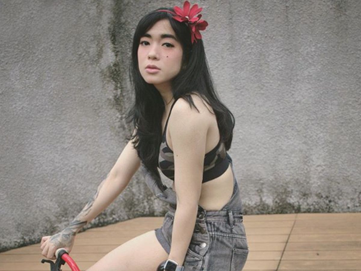 Qizlar striptizda sorishadi