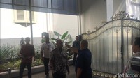 Sejumlah menteri yang tampak diperiksa suhu tubuhnya di antaranya Menko Kemaritiman dan Investasi Luhut Binsar Pandjaitan, Menteri PUPR Basuki Hadimuljono, Menko Polhukam Mahfud Md, Menlu Retno Marsudi, Menaker Ida Fauziyah, Menparekraf Wishnutama, Menteri Koperasi dan UKM Teten Masduki, hingga Kepala BKPM Bahlil Lahadalia. (Foto: Andhika/detikcom)