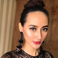 Sejak mengikuti pemilihan Puteri Indonesia 2017 di Jawa Timur, tak sedikit para pecinta kontes kecantikan yang memfavoritkan Ayu Maulida untuk menjadi sosok yang mewakili Indonesia di ajang Miss Universe atau kontes kecantikan internasional lainnya. Bukan tidak mungkin harapan itu tercapai. Apakah kamu setuju? Foto: Instagram @ ayumaulida97