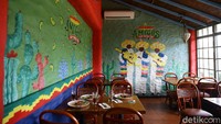 Sebelumnya, seorang warga Depok diduga terkena virus Corona di Jakarta. Sebelum dinyatakan positif virus Corona, pasien tersebut mengaku pernah melakukan dansa dengan warga negara Jepang. Kegiatan dansa ini dilakukan di area restoran Amigos Bar & Cantina.
