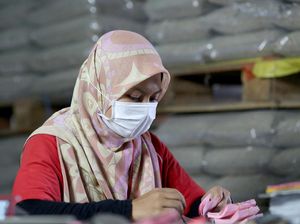 Penting Nih! Tips Pakai Masker Earloop Untuk Hijabers
