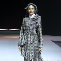 Etu by Restu Anggraini menampilkan koleksi terbaru di Muslim Fashion Festival 2020, Jakarta Convention Center, Jakarta. Sabtu [22/2/2020]. Foto: Mohammad Abduh/Wolipop