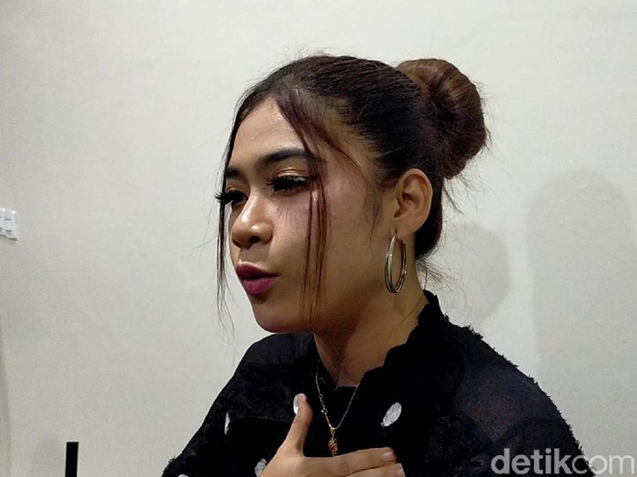 Pedangdut, pencipta dan produser lagu Komunitas Rondo Merana (Corona) meminta maaf. Mereka tidak menyangka lagu itu viral dan meresahkan berbagai pihak.
