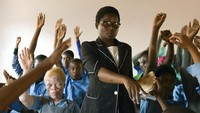 Guna memberikan rasa aman kepada orang-orang albino tersebut, Asosiasi Orang-orang dengan Albino pun berupaya untuk mengirim anak-anak dengan albino tersebut ke sekolah asrama dengan mencari pendonor untuk membiayai sekolah mereka.
