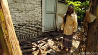 Sosok tersebut ditemukan warga bernama Ibnu Kasir di belakang rumahnya Dusun Pahauran 02/06 Desa Sindangsari, Kecamatan Banjarsari, Kabupaten Ciamis, pada Sabtu (29/2/2020).
