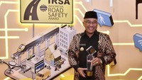 Mohammad Idris memberi penjelasan soal kasus virus corona yang menimpa ibu dan anak di Depok. Ia terus memberi update soal perkembangan kasus ini. Foto: Instagram idrisashomad