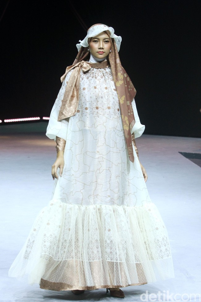 Etu by Restu Anggraini menampilkan koleksi terbaru di Muslim Fashion Festival 2020, Jakarta Convention Center, Jakarta. Sabtu [22/2/2020]. Foto: Mohammad Abduh/Wolipop