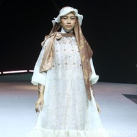 Etu by Restu Anggraini menampilkan koleksi terbaru di Muslim Fashion Festival 2020, Jakarta Convention Center, Jakarta. Sabtu [22/2/2020]. Foto: Mohammad Abduh/Wolipop