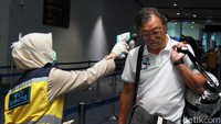 Dua warga negara Indonesia positif virus corona atau Covid-19. Pengawasan di terminal kedatangan Bandara Soekarno-Hatta (Soetta) diperketat, Selasa (3/3/2020).