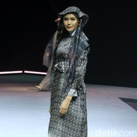 Etu by Restu Anggraini menampilkan koleksi terbaru di Muslim Fashion Festival 2020, Jakarta Convention Center, Jakarta. Sabtu [22/2/2020]. Foto: Mohammad Abduh/Wolipop