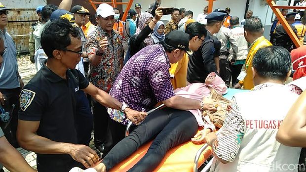 Buntut Eksekusi Kios di Tegal, Pedagang Nekat Panjat Tower 40 Meter