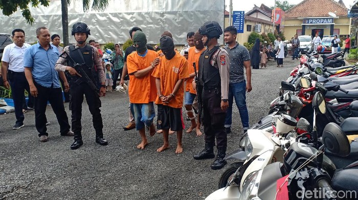Polisi meringkus dua pelaku curanmor di Ngawi. Mereka sudah mencuri sepeda motor di 27 TKP.