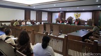 Sidang tersebut mengagendakan pemeriksaan berkas dan legalitas sejumlah nama yang terdaftar sebagai penggugat.