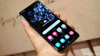 Baterainya berkapasitas 5.000 mAh dengan pengisian cepat  45W. Foto: Adi Fida Rahman/detikINET