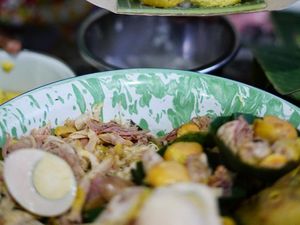 Nasi Liwet Mbok Parmi yang Diracik dengan Rempah Komplet dan Miroso