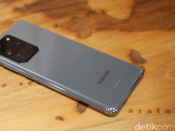 Bongkar Kotak Ponsel Samsung Harga Rp 18 Juta