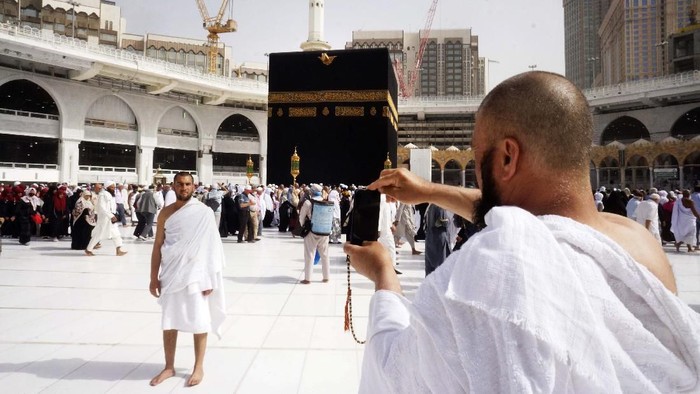 A small number of pilgrims circumambulate around the Kaaba, the cubic building at the Grand Mosque, during the minor pilgrimage, known as Umrah, in the Muslim holy city of Mecca, Saudi Arabia, Monday, March 2, 2020. At Islam’s holiest site in Mecca, restrictions put in place by Saudi Arabia to halt the spread of the new coronavirus saw far smaller crowds than usual on Monday. (AP Photo/Amr Nabil)