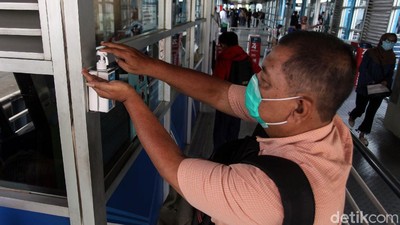 Cegah Corona, Halte Harmoni Sediakan Antiseptik Gratis